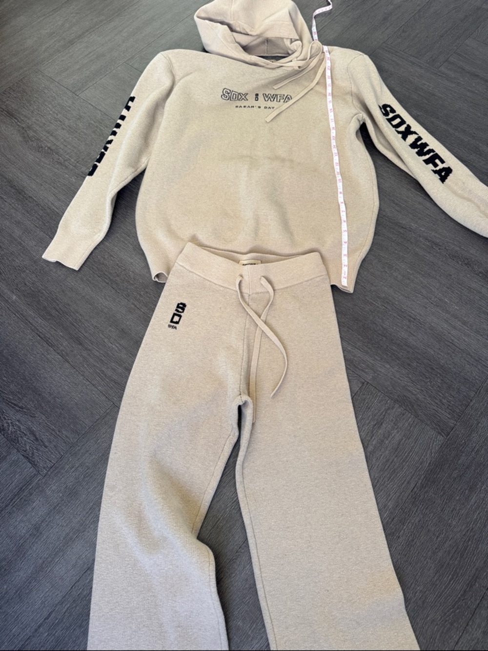 Limited edition loungewear set - Picture 3 of 6